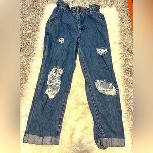 Distressed women jeans with elastic waist